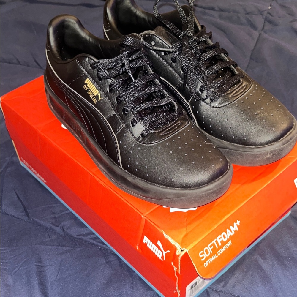 Puma Men's Black and Gold Sneakers